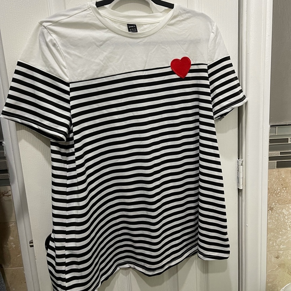 Brand new maternity top. Size: XL